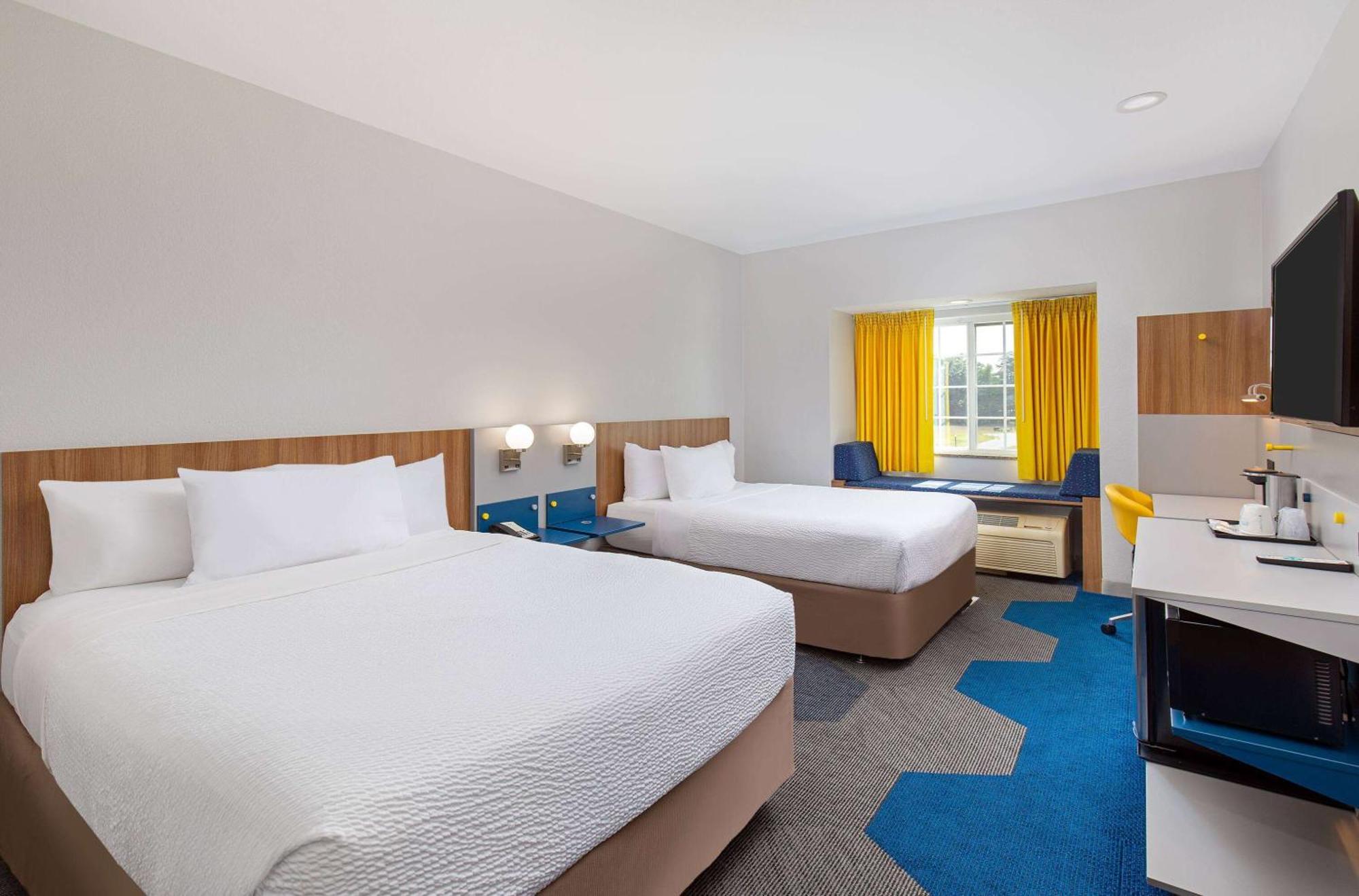 אופליקה Microtel Inn And Suites By Wyndham מראה חיצוני תמונה