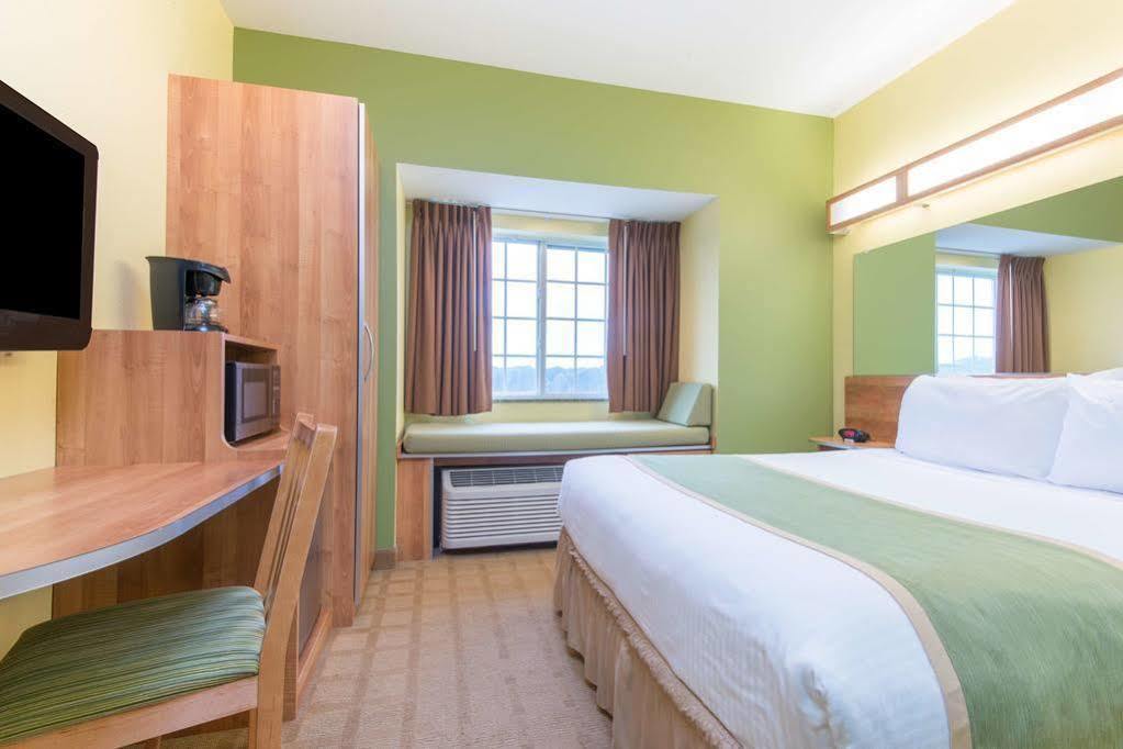 אופליקה Microtel Inn And Suites By Wyndham מראה חיצוני תמונה